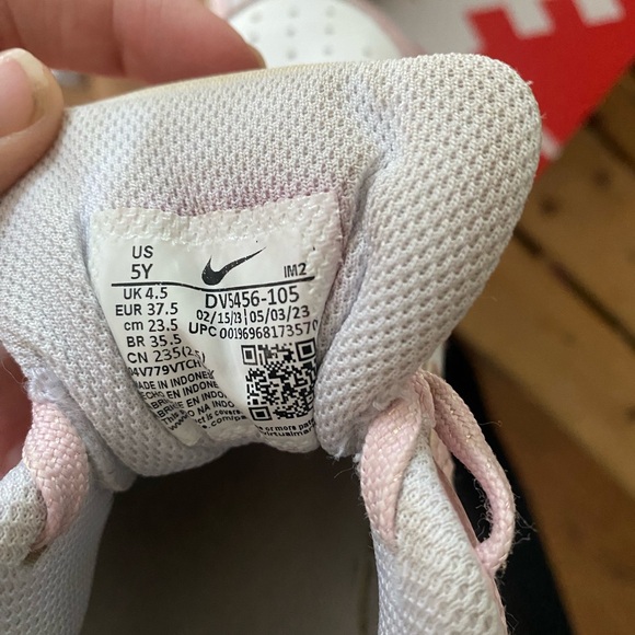 Nike court shoes in baby pink - Picture 3 of 5